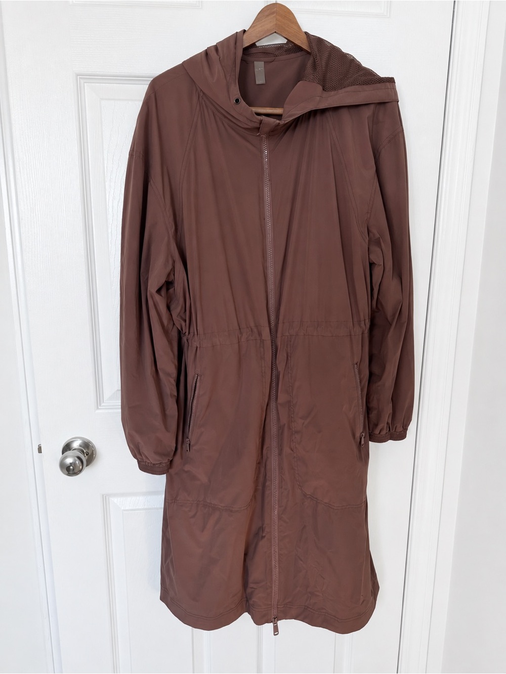 Hyba women’s long windbreaker. Mauve Size Large.